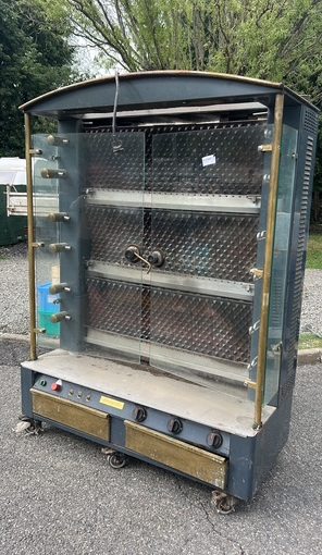 rôtisserie ou rôtissoire a poulets gaz pour traiteur Pau 64 , location de matériel de restauration
