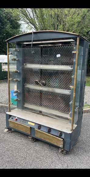 rôtisserie ou rôtissoire a poulets gaz pour traiteur Pau 64 , location de matériel de restauration