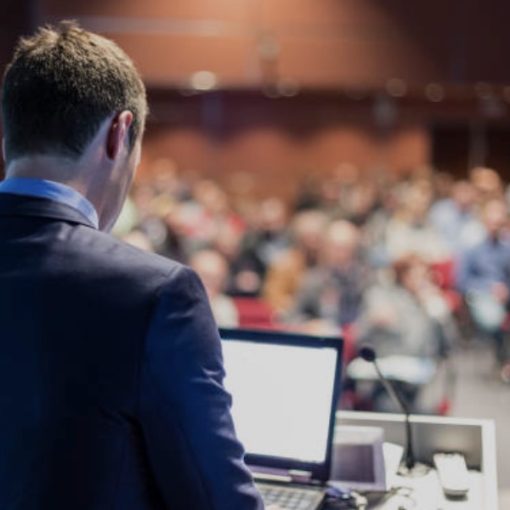 pupitre de conférence professionnel pour discours et team building à pau 64