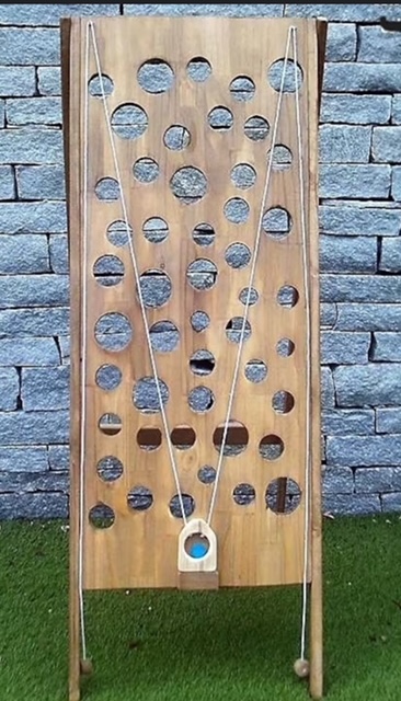 Jeu en bois la montée impossible appelé également le jeu du gruyère à Pau 64