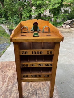 Jeu de la grenouille sur meuble a Pau 64